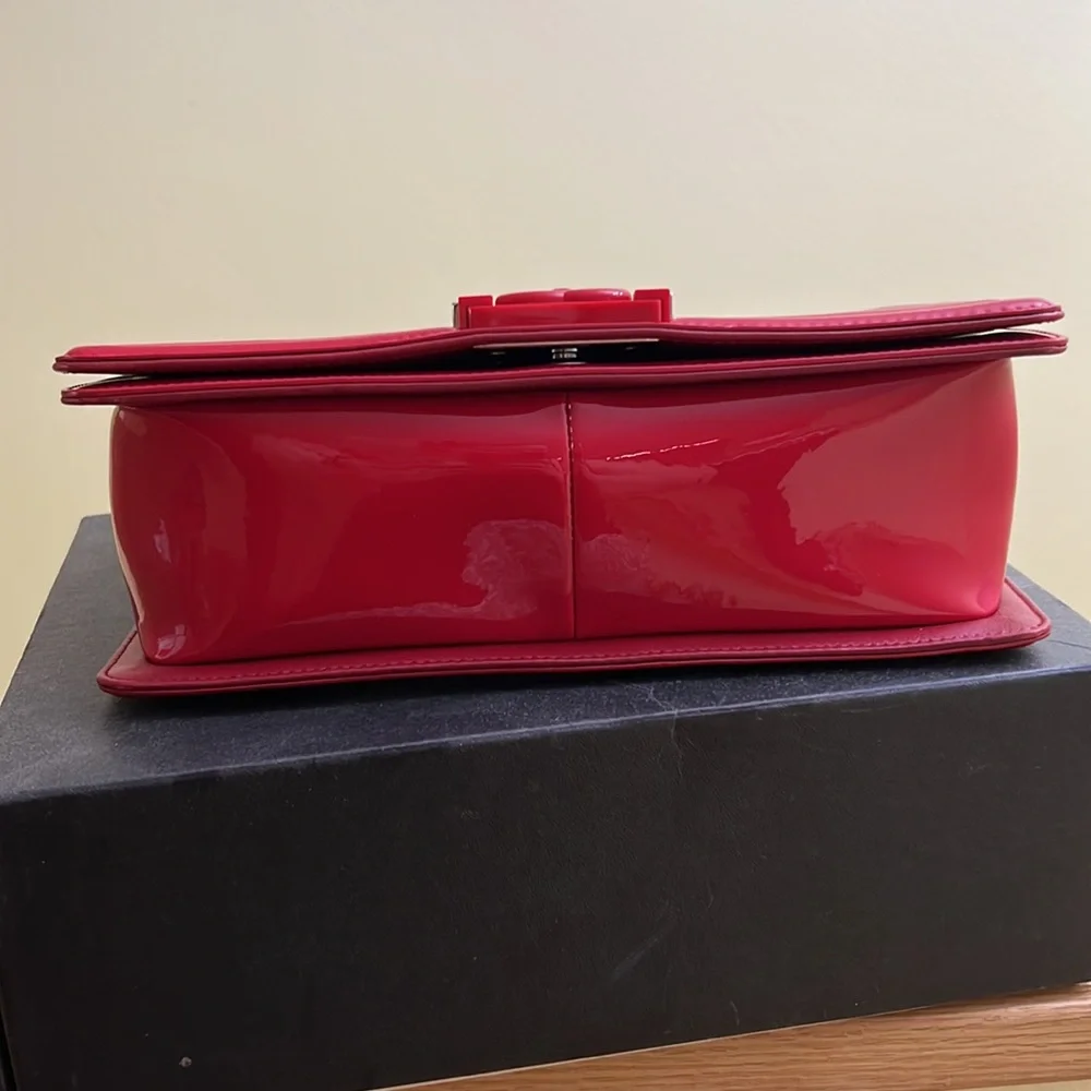 Chanel Patent Calfskin Quilted Medium Plexiglass Boy Bag – Red